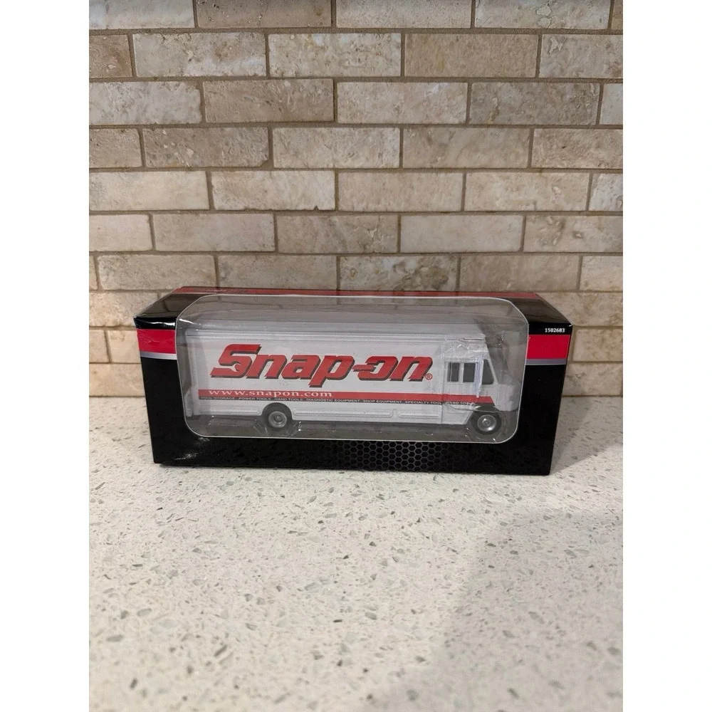 Snap On Step Van Tool Truck 1:50 Scale Diecast Model